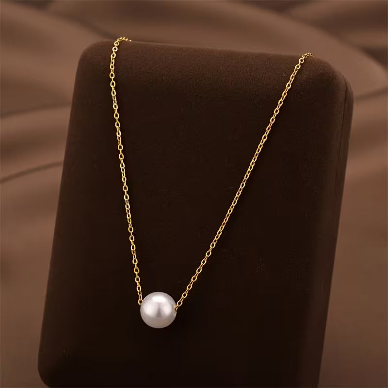 Elegant Golden Alloy Necklace